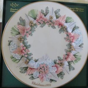 Lenox 1993 Colonial Christmas Wreath Plate 2