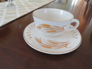 Homer Laughlin Golden Wheat Fleur De Lis Cup & Saucer 1