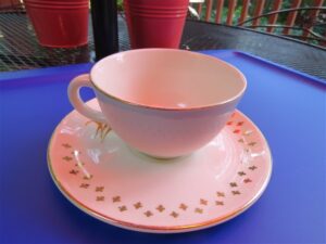 Homer Laughlin Golden Wheat Fleur De Lis Cup & Saucer 2