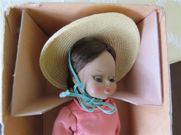 Madam Alexander Doll Vietnam 788 2