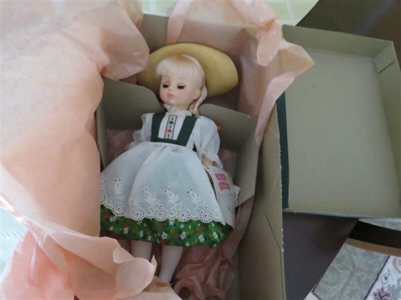 HEIDI #1580 Madame Alexander Doll Circa 1965 Collectible 2