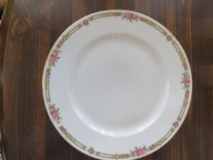 T & V Limoges Luncheon Plate Tressemanes Vogt 1