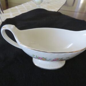 Homer Laughlin Eggshell Georgian Gravy Boat