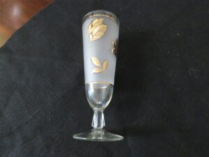 Vintage Golden Foilage Pilsner Glasses, Gold Leaves on Frosted Glass, Elegant Barware, 1960s 2