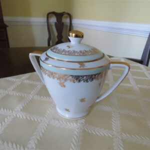 French vintage porcelain sugar bowl with lid. Limoges 1