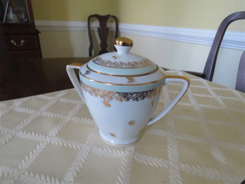 French vintage porcelain sugar bowl with lid. Limoges 1