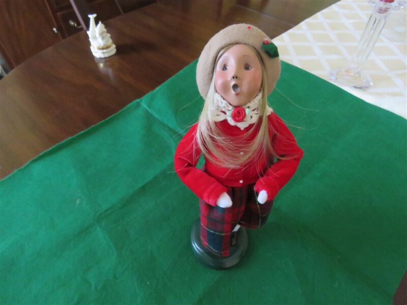 Byers Choice Caroler Lenox Exclusive Victorian Teen