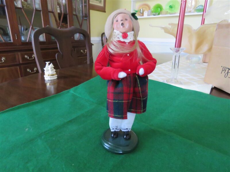 Byers Choice Caroler Lenox Exclusive Victorian Teen - Image 2