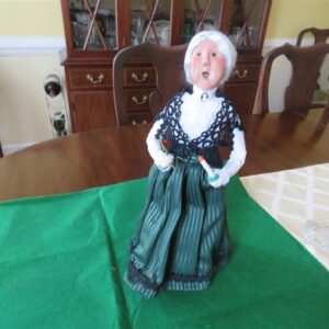 Byers’ Choice Caroler Lenox Exclusive Grandmother 1