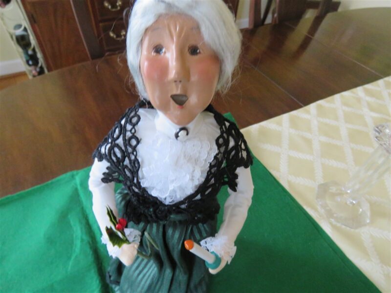 Byers’ Choice Caroler Lenox Exclusive Grandmother 3