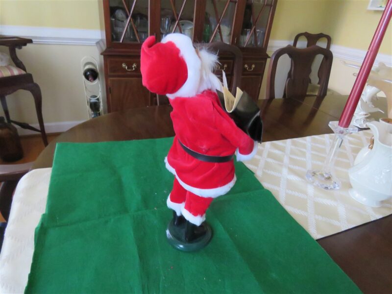 Byers Choice Caroler Lenox Velvet Santa With Quill & List 12