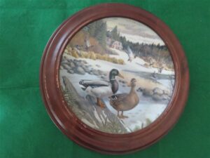 Vintage Collector Plate 1986 Edwin M Knowles “The Mallard” Second issue “Living With Nature Jerner's Ducks” by Bart Jerner. Plate #8705A Bradex#84-K41-23.2 8 ½ inhes diameter. Good condition. No dings,chips or sratches. Must be considered as used. No box or certificate. Wood frame is included. Frame has a few blemishes.  Vintage Collector Plate 1986 Knowles The Mallard Second Living With Nature Jerner's Ducks  1