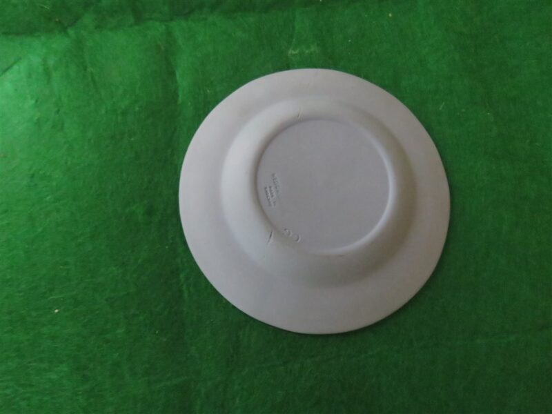 Ashtray Wedgwood 3 Slot Round Ashtray Cream Color on Lavender (Pale Blue) 2