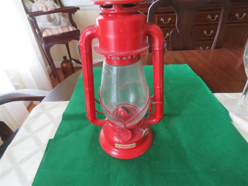 Vintage Dietz Junior Kerosene Lantern 12" . 1977. Red. Very good condition. NO damage to paint. Mechanical woorking condition is excellent. Wick was burned one time. Slightly used. 3