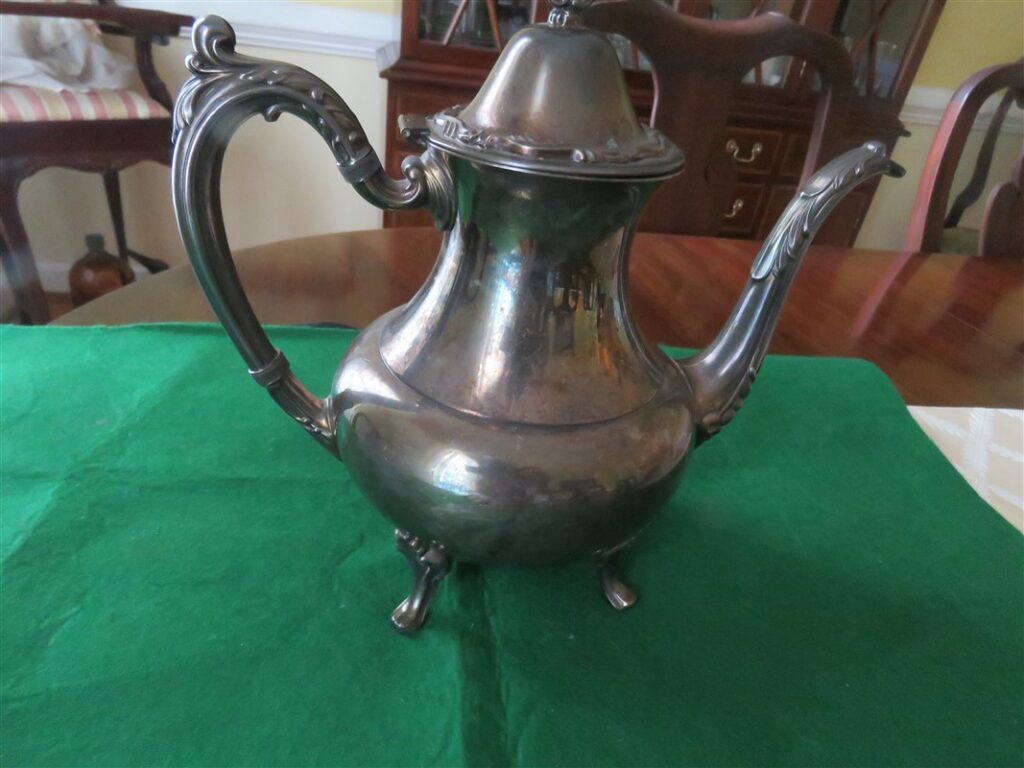 Oneida Silver Silverplated Coffee Pot. William A Rogers. 2