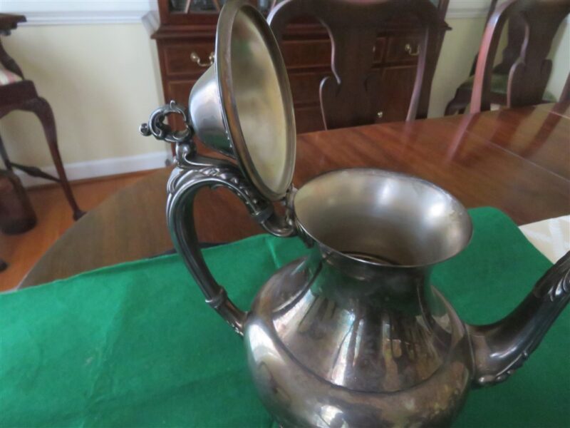 Oneida Silver Silverplated Coffee Pot. William A Rogers. 3