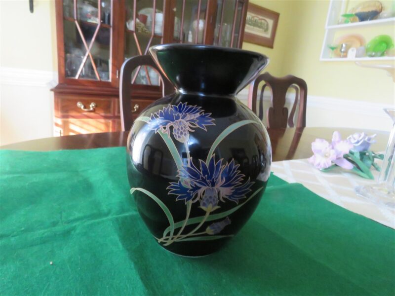 Black Vase by Toyo Lily of the Nile 1