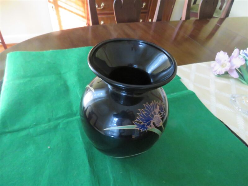 Black Vase by Toyo Lily of the Nile 3