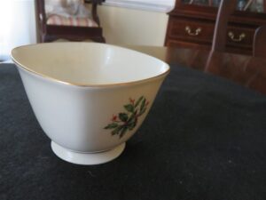 Lenox Holly Christmas Candy Dish Footed dish. 2