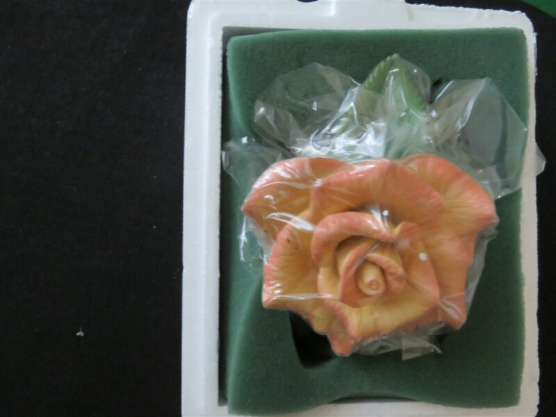 Lenox Flower Porcelain Figurine "The Lenox Gold Rose Club" 1