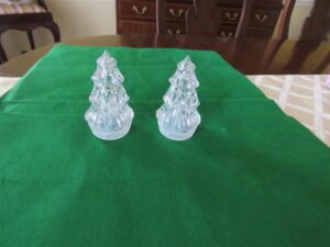 Gorham Holiday Traditions Crystal Salt and Pepper Set 1