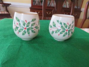 Pair Of Cups Lenox Say It With Style This is a pair of Lenox “Say it with Silk” cups. Porcelain with the signature gold trim. Cups are decorated with holly and berries. Potpourri bowl, votive candle holder. 3-1/4" tall 2-1/2" diameter. Very good condition. No visible signs of wear. No chips, scratches or cracks 1