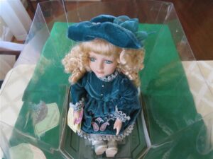 Collectors Choice Musical Porcelain Doll Vintage Jewel Gift Gallery 1