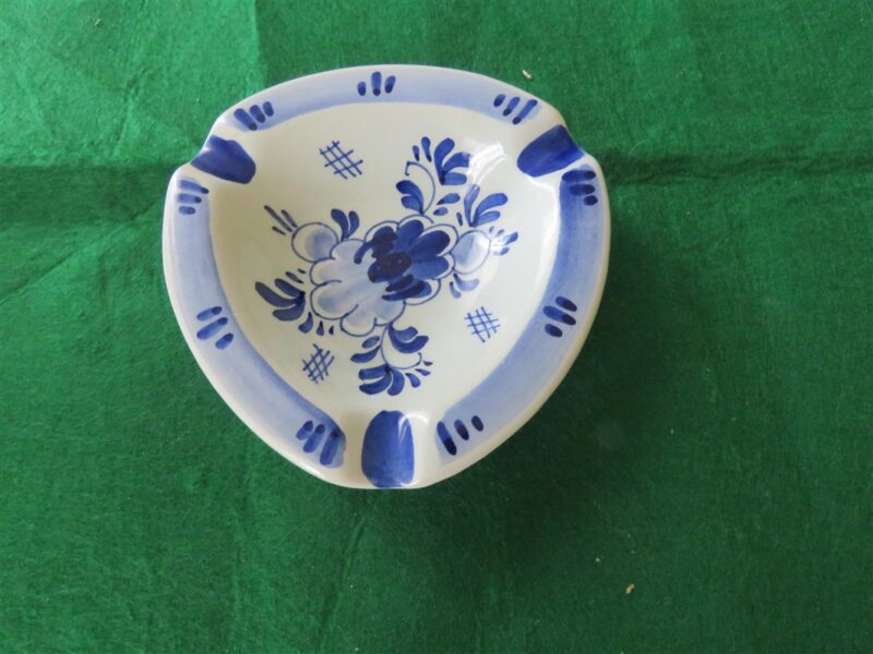 Vintage Ash Tray by Delftware Triangle shape. 1