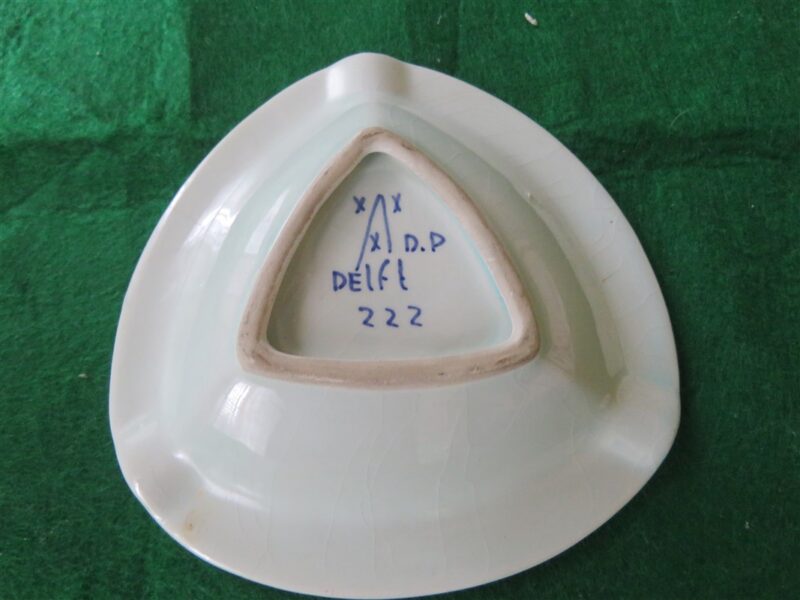 Vintage Ash Tray by Delftware Triangle shape. 2