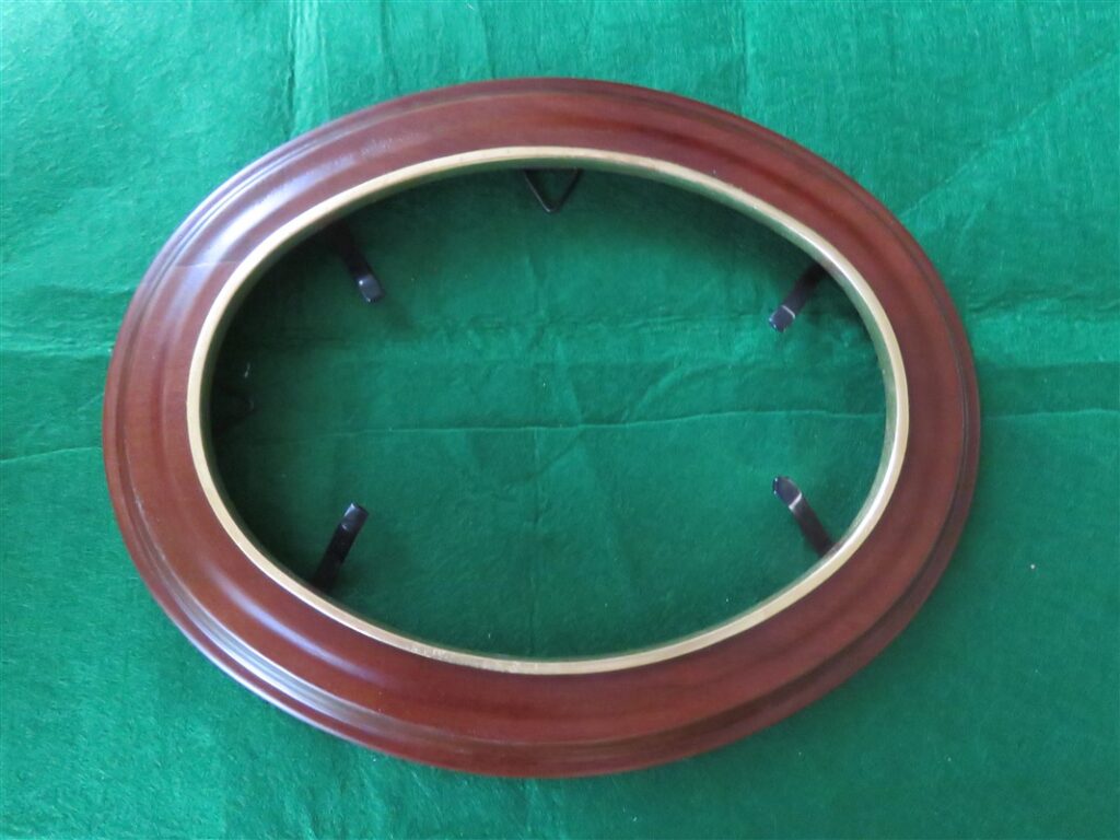 Van Hygan & Smythe “The Oval Richfield” 7515 Collector Plate Frame 3