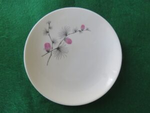 Bread Plate Canonsburg Pottery Sky Line Wild Clover Bread plate is decorated with pink seed pods and gray and black stems. Vintage 1960’s 6 3/8 inches diameter. Very good condition. No chips, cracks or dings. No crazing. No back mark. Must be considered as used. 1