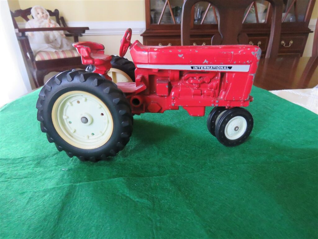  Vintage International Tractor Toy Ertl Co Dyersville 1