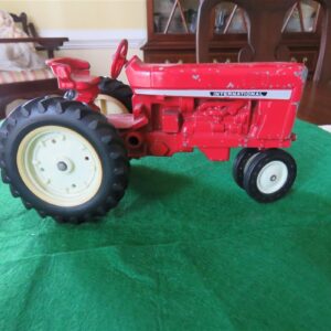  Vintage International Tractor Toy Ertl Co Dyersville 1