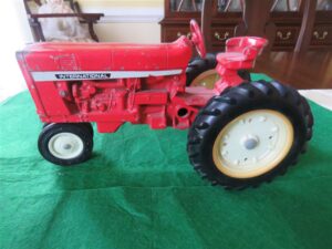  Vintage International Tractor Toy Ertl Co Dyersville 2