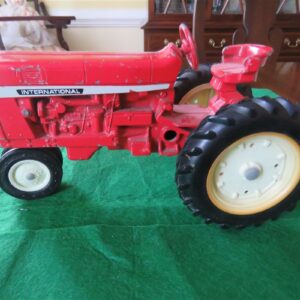  Vintage International Tractor Toy Ertl Co Dyersville 2
