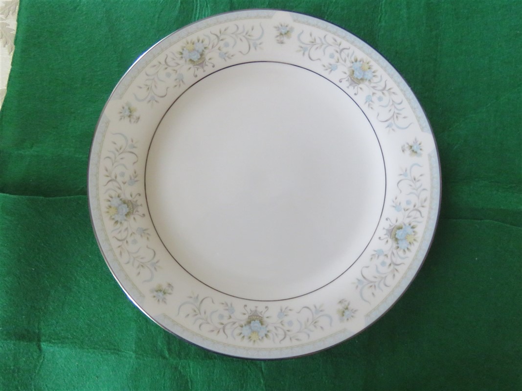 American Royalty Dinner Plate Blue Versailles 1