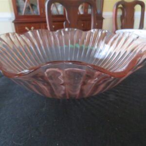 Pink Depression glass fruit bowl center piece. Anchor Hocking. 2