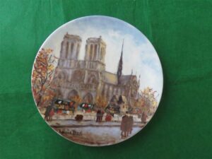 Collector Plate La Cathedrale Notre Dame Porcelaine de Limoges 1