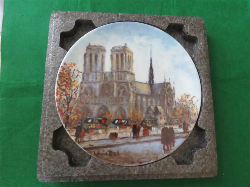 Collector Plate La Cathedrale Notre Dame Porcelaine de Limoges 4