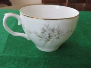 Laurel China Teacup ONLY - "Jennifer" pattern 1960's b