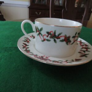 Retroneu Flat Cup & Saucer Holiday Ribbons 1