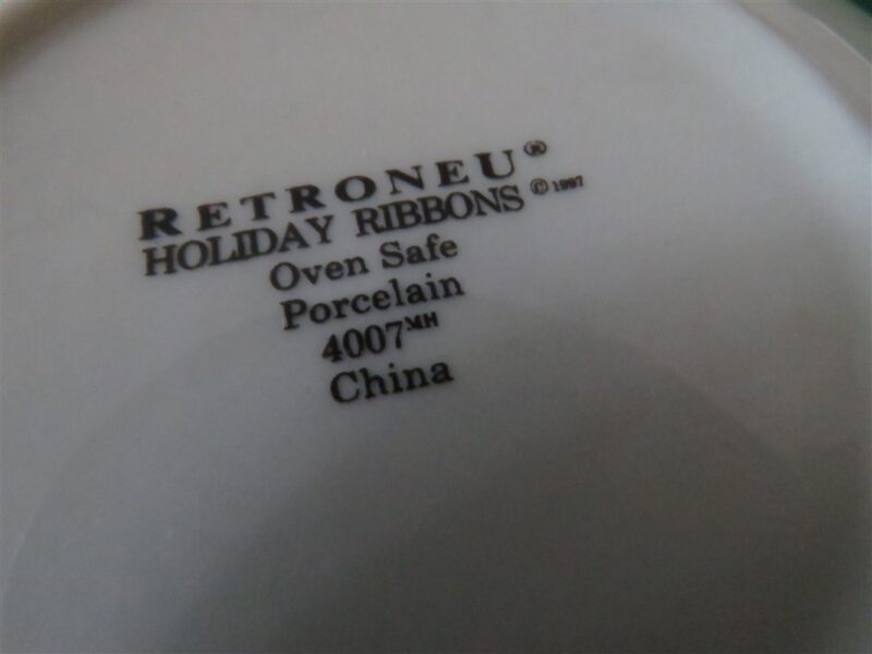 Retroneu Flat Cup & Saucer Holiday Ribbons 4