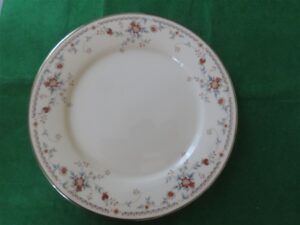 Noritake Dinner Plate Adagio 7237 Ivory China. 1