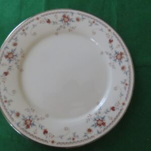 Noritake Dinner Plate Adagio 7237 Ivory China. 1