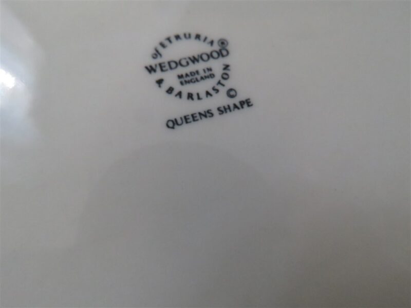 Vintage Wedgwood of Etruria & Barlaston Queens Shape Plain Dinner Plate. 4