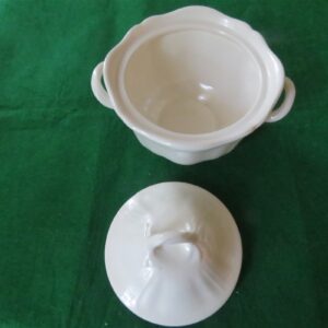 Sugar Bowl Wedgwood of Etruria and Barlaston Queens Shape Plain Off White 2