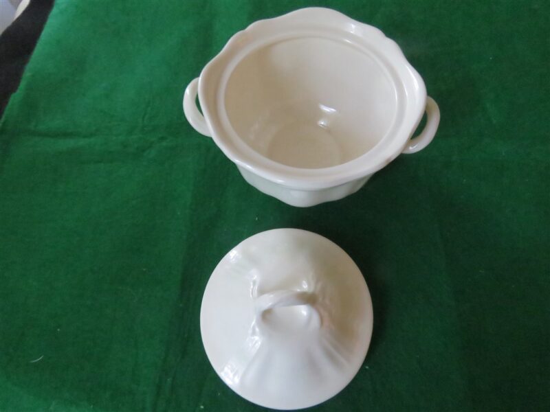 Sugar Bowl Wedgwood of Etruria and Barlaston Queens Shape Plain Off White 2