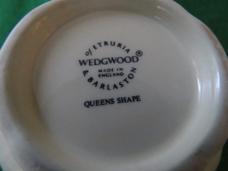 Sugar Bowl Wedgwood of Etruria and Barlaston Queens Shape Plain Off White 4