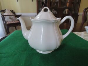 Tea Pot Wedgwood of Etruria and Barlaston Queens Shape Plain 1