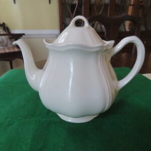 Tea Pot Wedgwood of Etruria and Barlaston Queens Shape Plain 1